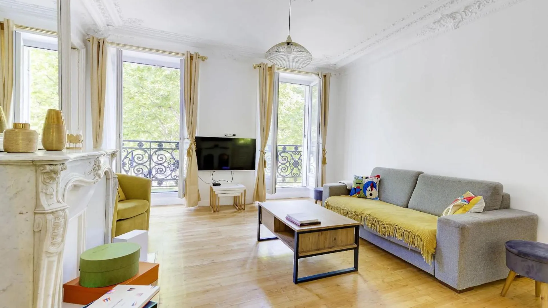 Appartement 3Br Parisian Charm Near Champs-Elysees & La Defense
